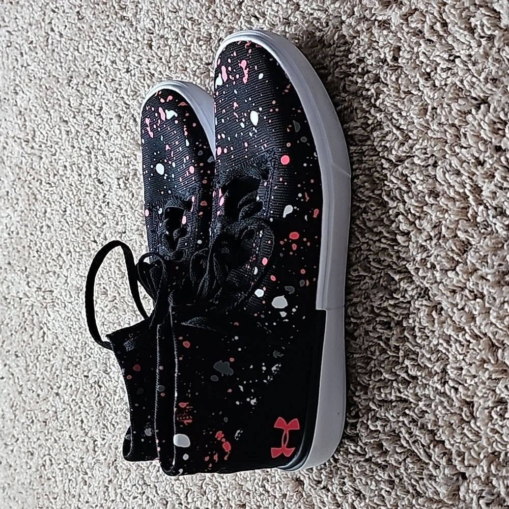 Sneakers - Picture 2 of 4